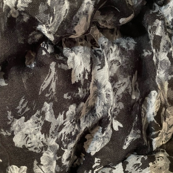 Floral scarf, gathered fabric, black and gray floral - Picture 7 of 7